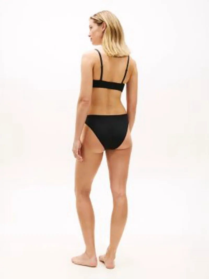 UK32A